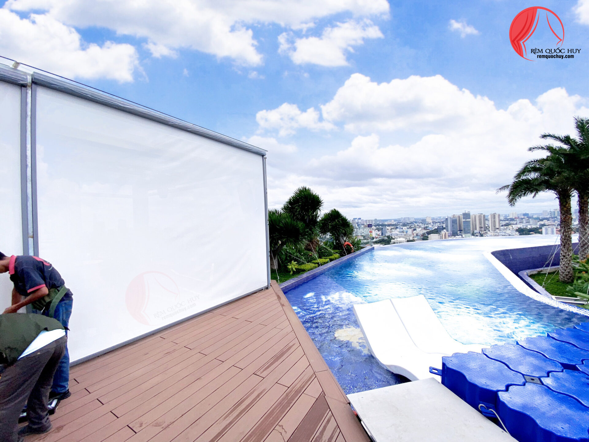 cơ chế giúp rèm zipper chống gió mạnh