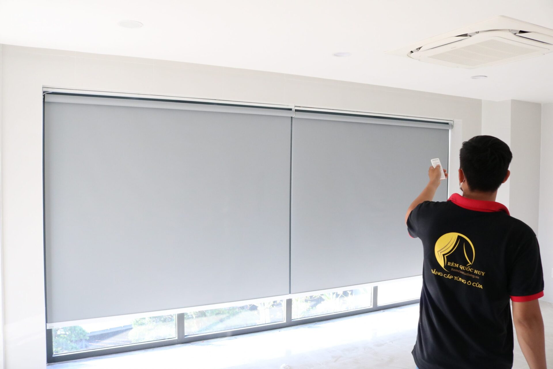 Rèm cửa tự cuốn hiện đại tích hợp động cơ cho văn phòng