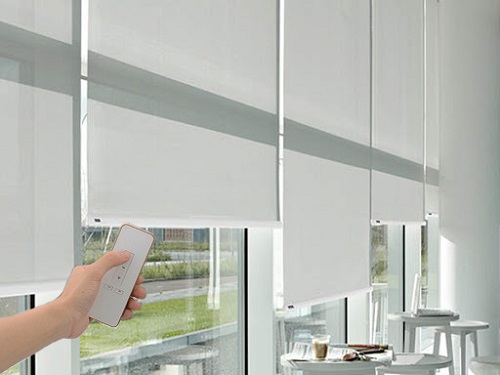 Rèm cửa tự cuốn thông minh cho cửa sổ phòng ngủ