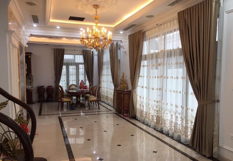 Mẫu rèm cửa chính đẹp sang trọng hiện đại 2025
