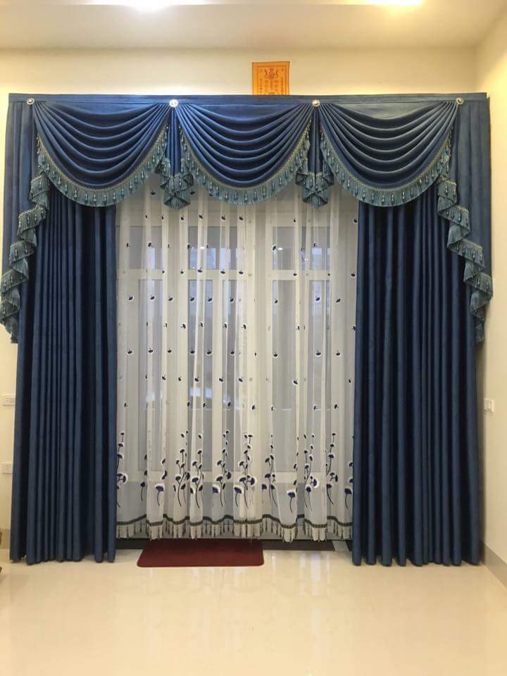 Mẫu rèm cửa chính đẹp sang trọng thông minh tự động
