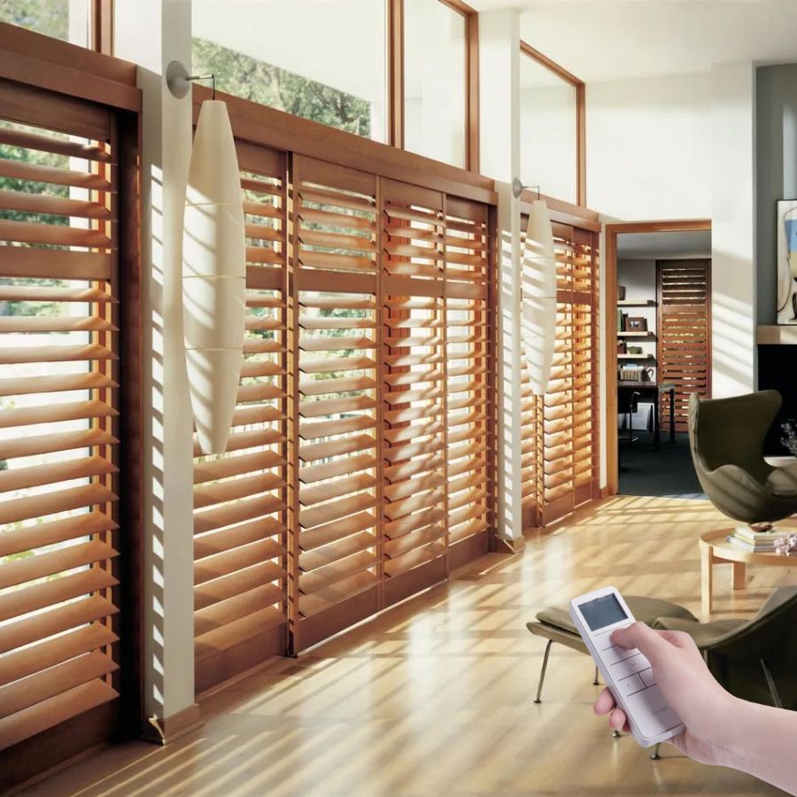Rèm che nắng cho cửa gỗ thông minh tự động