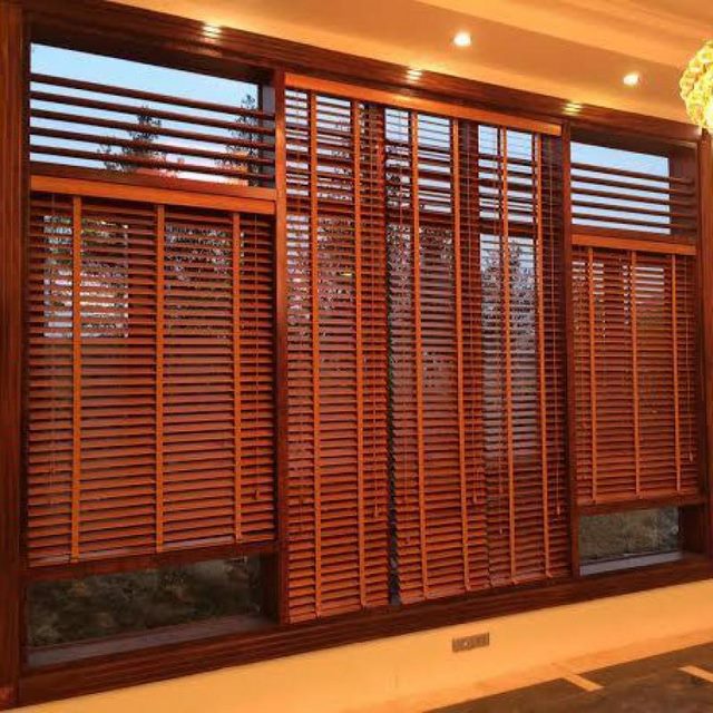 Rèm che nắng cho cửa gỗ thông minh tự động