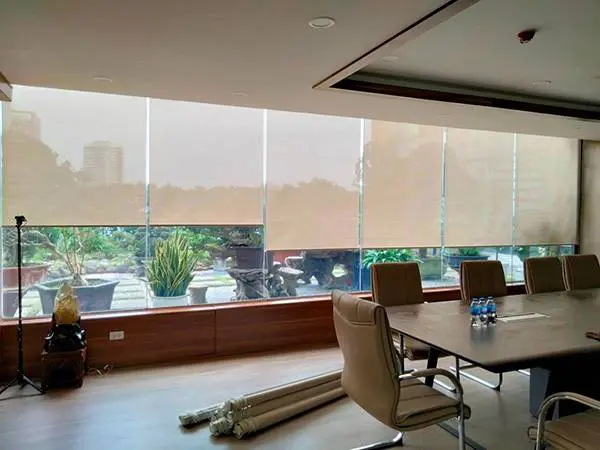 Rèm chống nắng PVC bền bỉ cho ban công ngoài trời