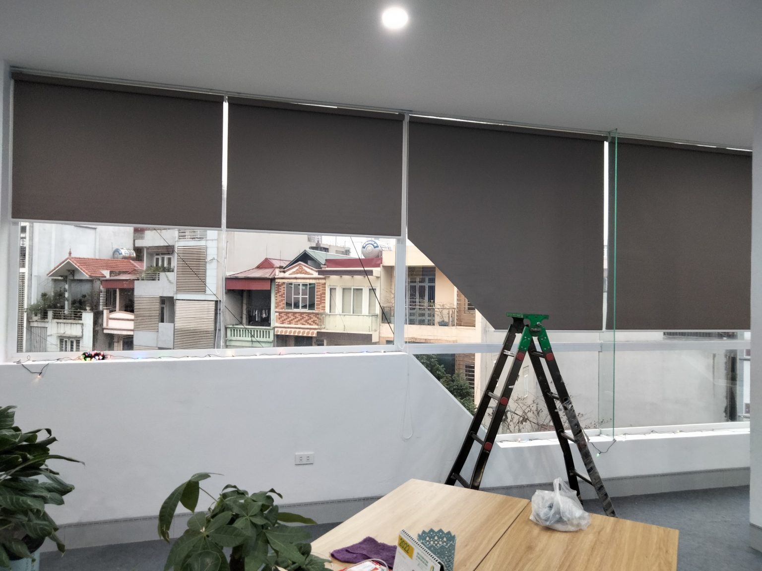 Rèm cuốn ngăn phòng điều hòa thông minh tự động