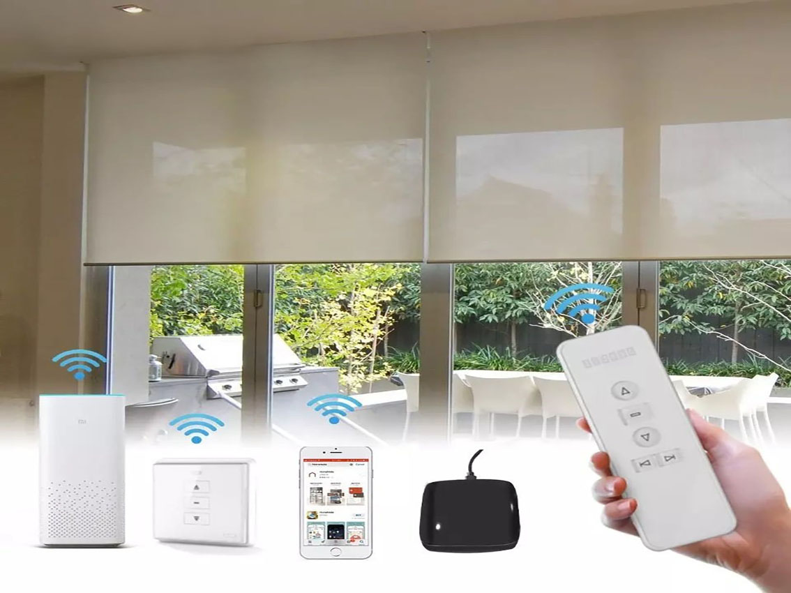 Rèm cuốn tự động thông minh cho cửa sổ văn phòng