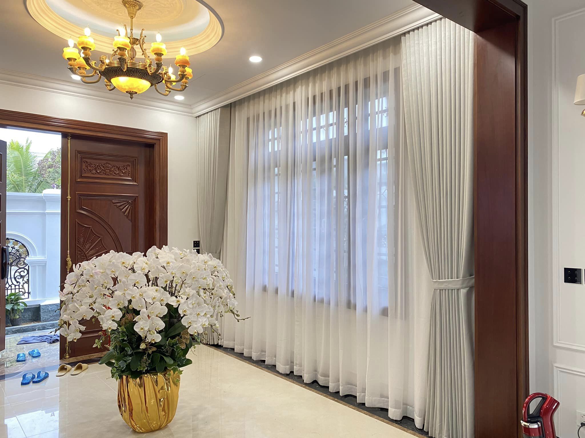 Giá rèm vải thông minh tự động cho không gian sống
