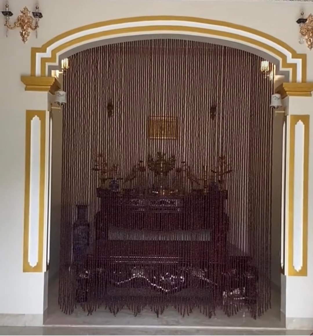 Mành hạt gỗ che bàn thờ thông minh tự động