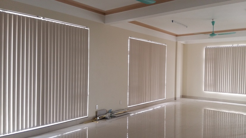 Rèm che nắng giá rẻ thông minh tự động cho không gian