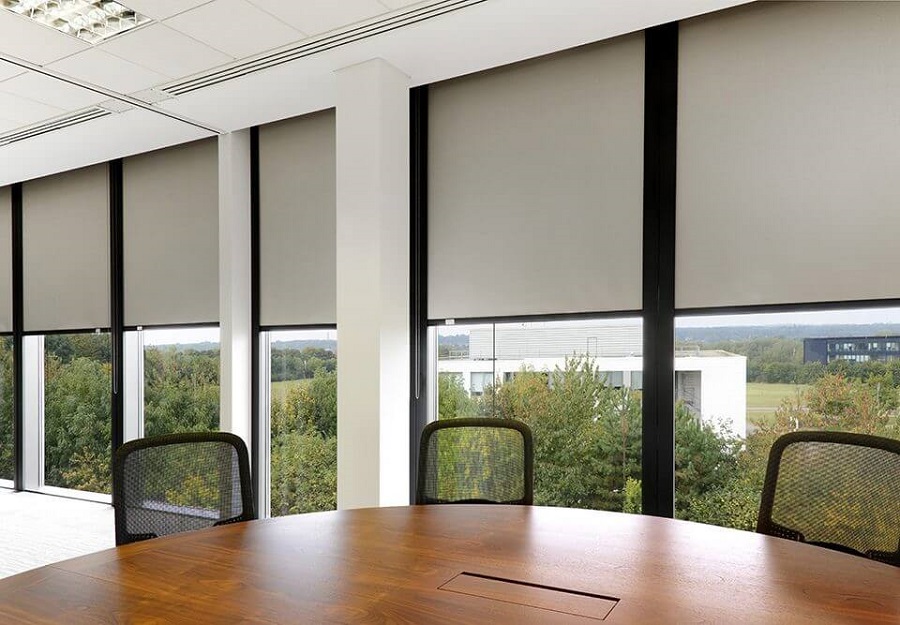 Rèm chống nắng PVC bền bỉ cho ban công ngoài trời