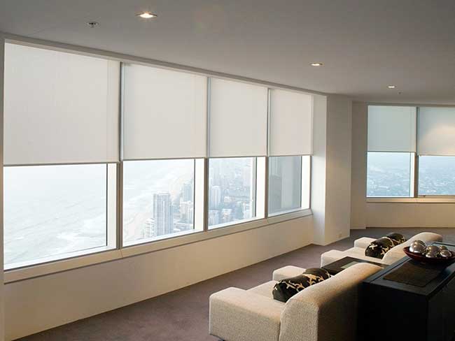 Rèm chống nắng PVC bền bỉ cho ban công ngoài trời