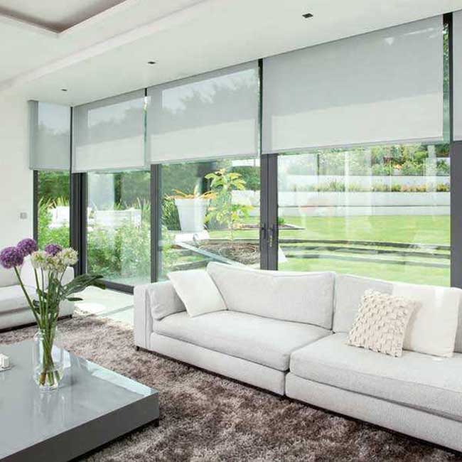 Rèm cuốn lưới thông minh tự động cho không gian sống