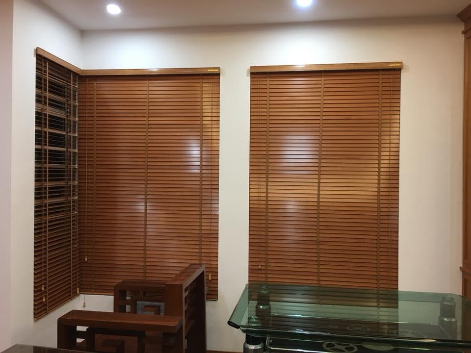 Rèm gỗ đẹp sang trọng cho không gian phòng khách hiện đại