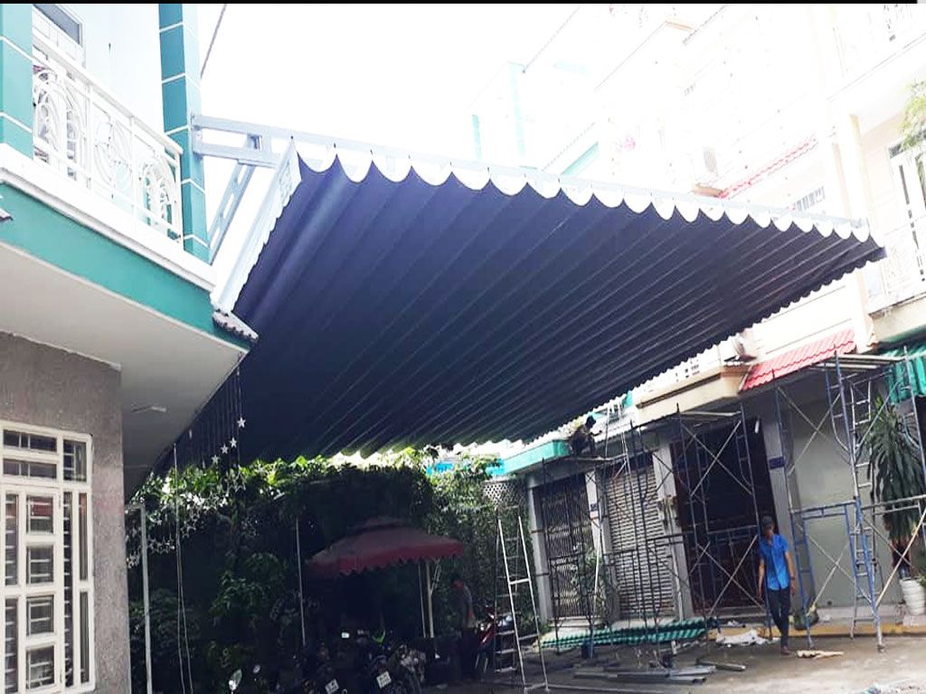 Lắp đặt mái che tự động điều khiển từ xa tại sân thượng