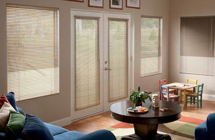 Rèm chớp gỗ cao cấp với khả năng điều chỉnh ánh sáng linh hoạt