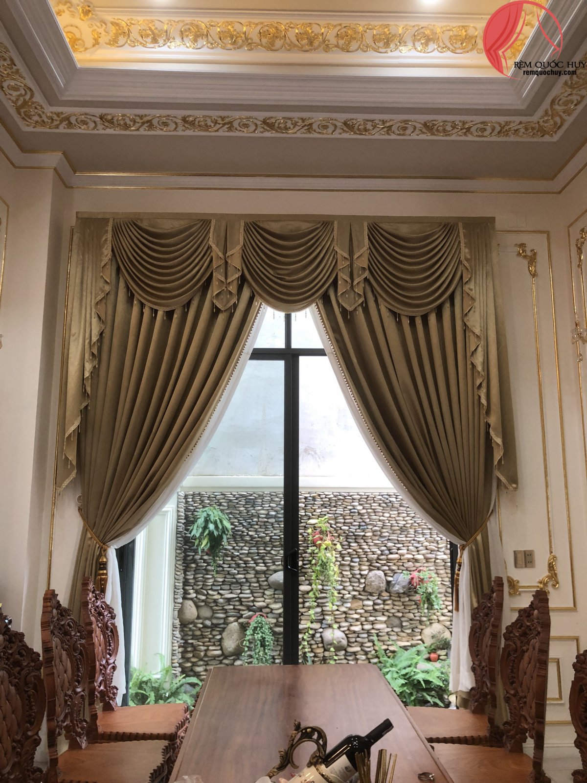 Rèm cửa chính che nắng hiệu quả, dễ vệ sinh