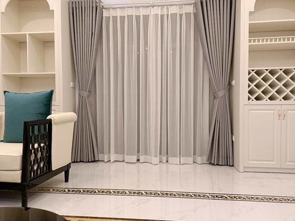 Rèm tân cổ điển sang trọng với hoa văn tinh tế