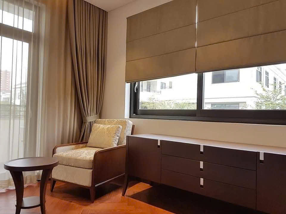 Thiết kế màn roman xếp lớp tinh tế cho phòng ngủ sang trọng