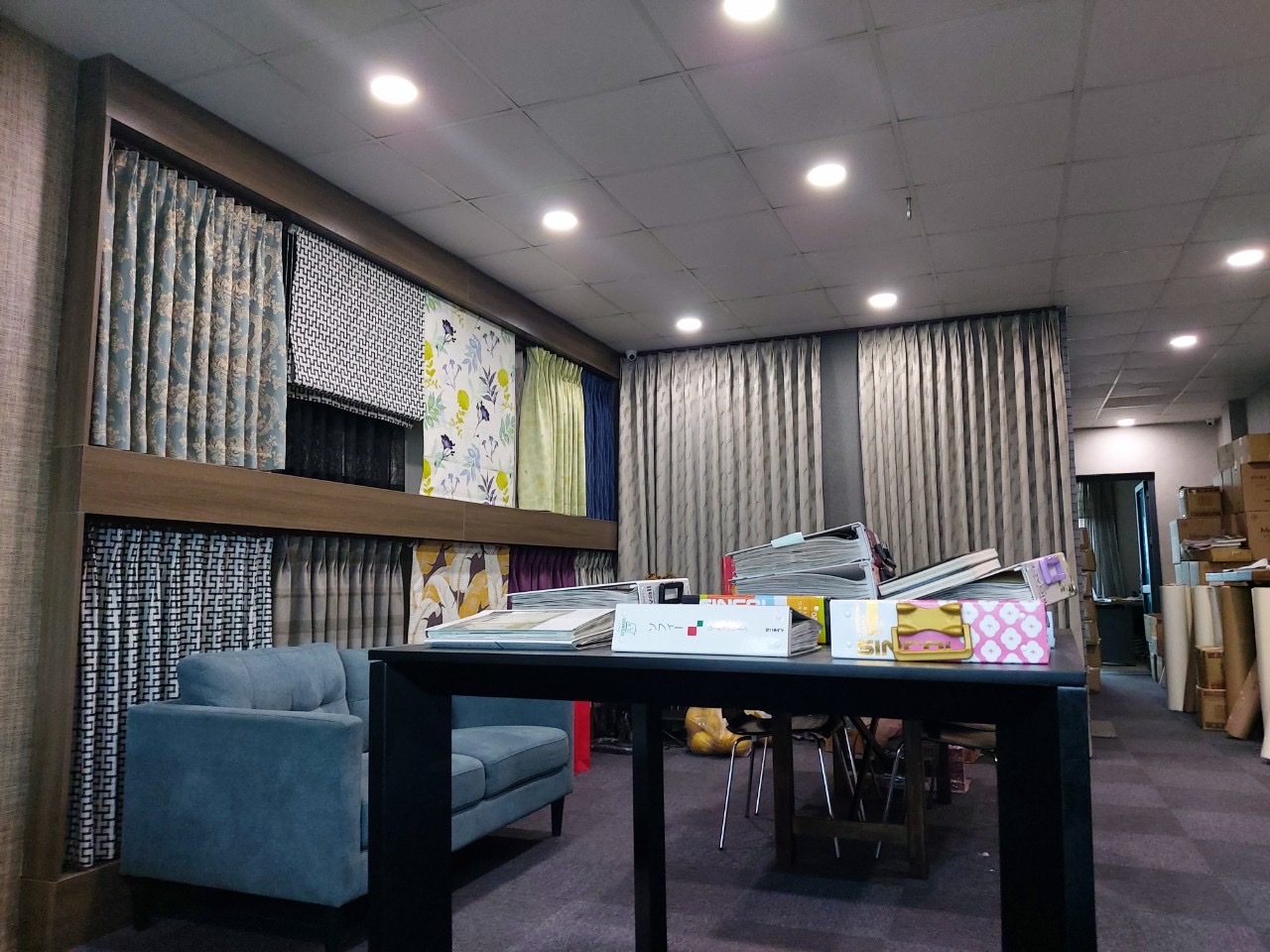 Thiết kế rem tại cửa hàng sáng tạo