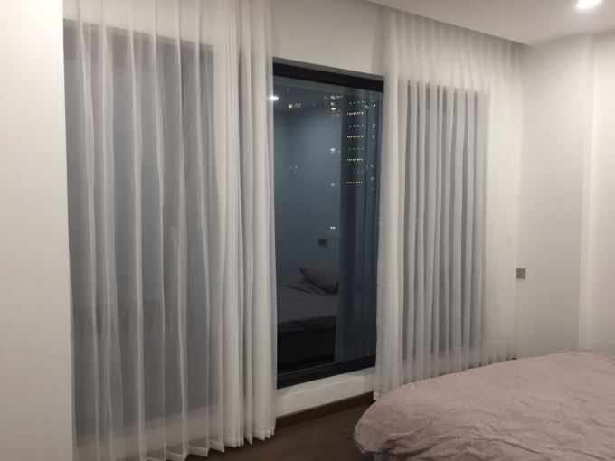 Rèm voan trắng phối ren, lý tưởng cho không gian tiệc cưới, studio, hoặc phòng trang điểm