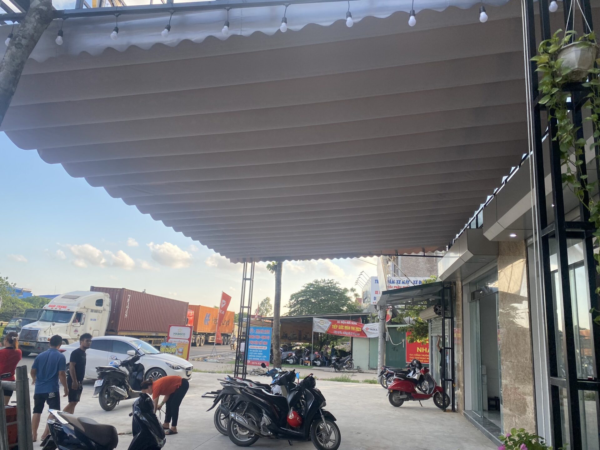 Hệ mái pergola tự động đóng mở theo thời tiết