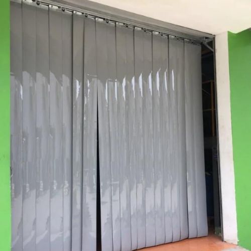 Mẫu rèm nhựa màu xám phù hợp phong cách tối giản
