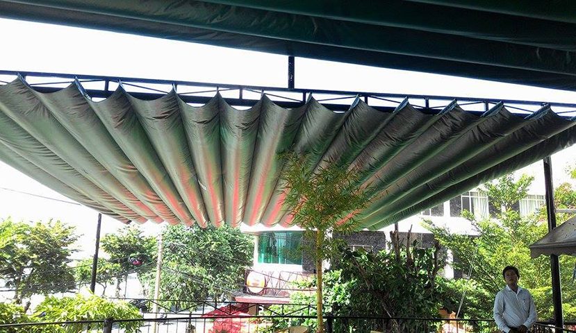 Lắp đặt mái che nắng chống nóng hiệu quả cho nhà phố
