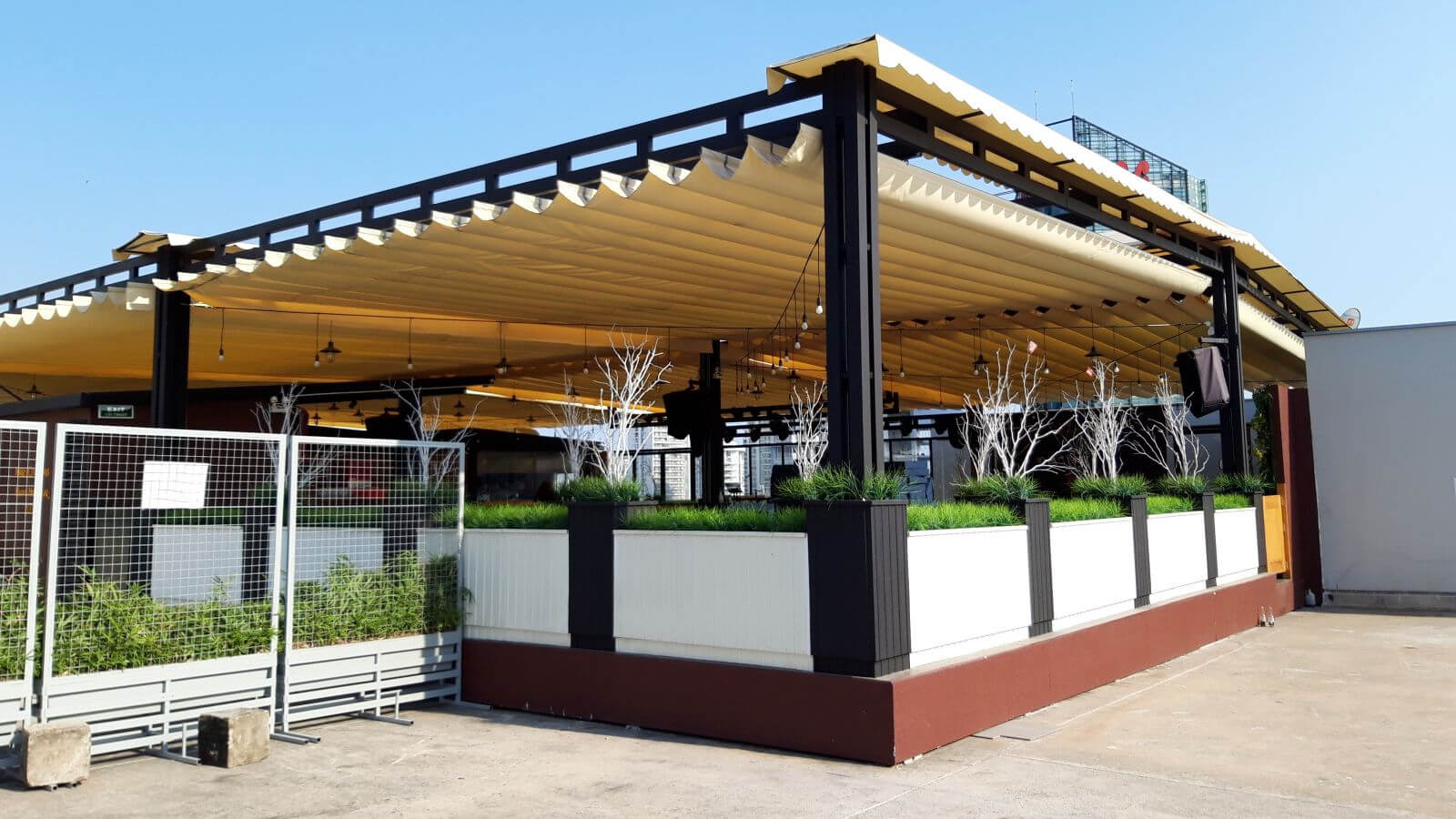 Mái che pergola PVC trong suốt chống tia UV