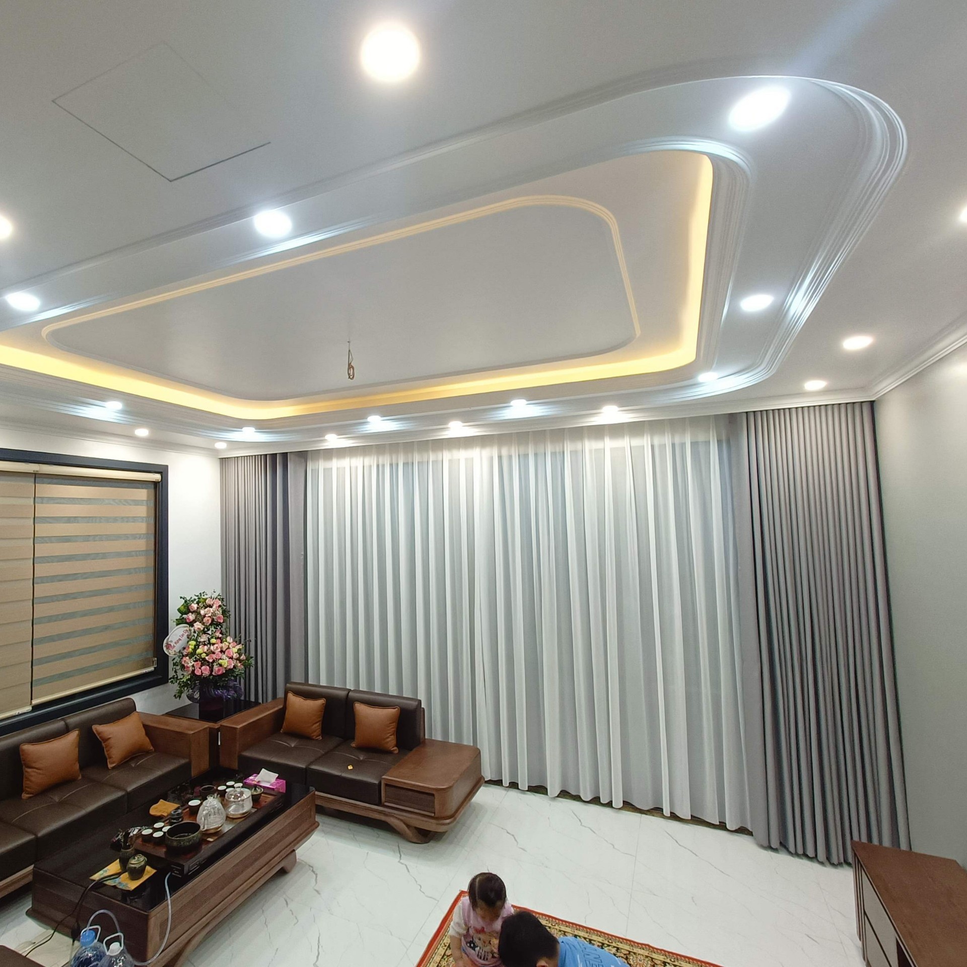 Rèm cửa 2 lớp phòng khách kết hợp voan nhẹ nhàng