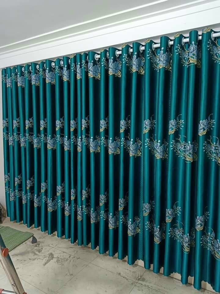 Rèm màu xanh cổ vịt đẹp trang trí nhà phố sang trọng