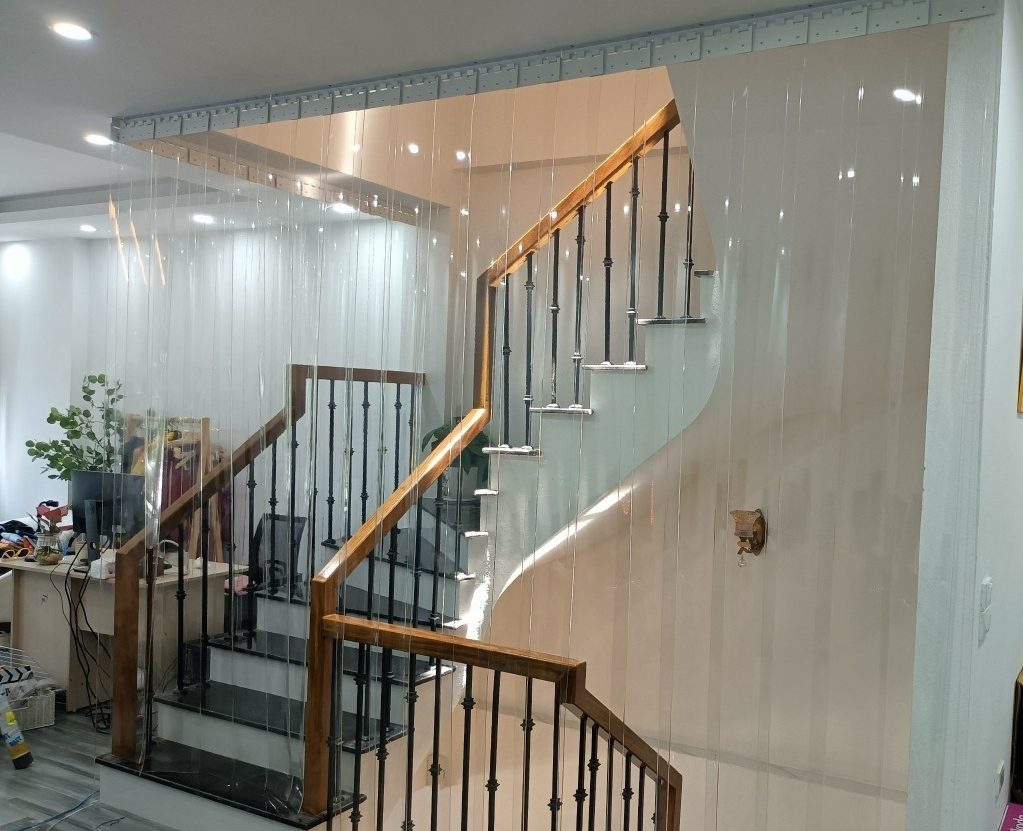 Rèm nhựa trong suốt ngăn phòng lạnh nhà xưởng
