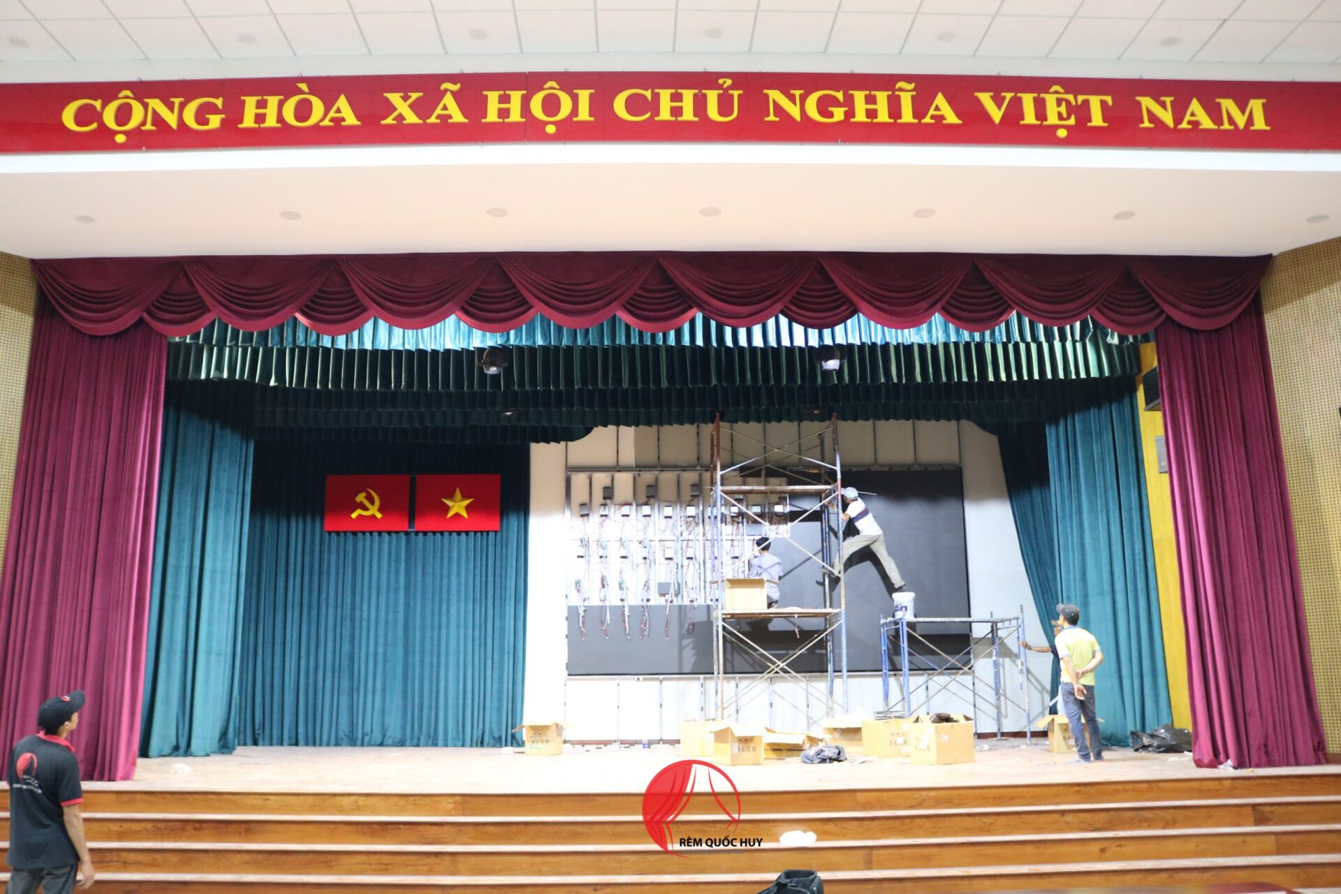 Rèm sân khấu trường học trang trí hội trường