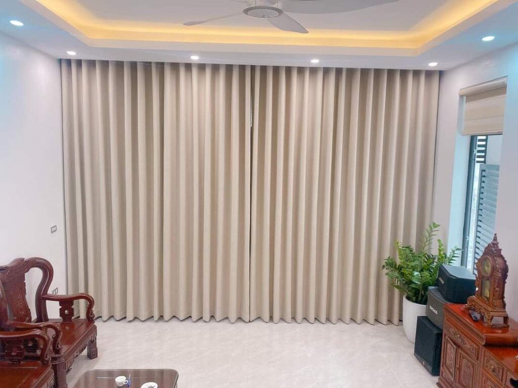 Rèm vải màu vàng kem cao cấp lắp phòng khách sang trọng