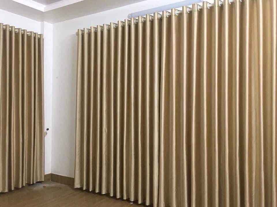 Rèm vải màu vàng kem chống nắng cách nhiệt cho nhà phố