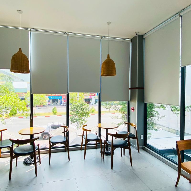 Rèm che quán cafe giúp tạo không gian thư giãn