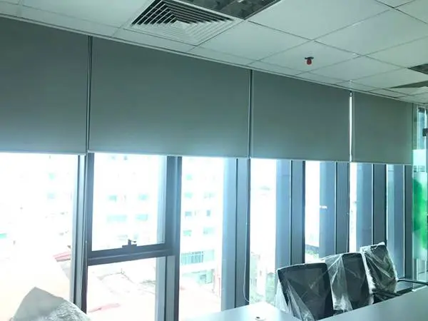 Hình ảnh rèm kéo mái kính lắp đặt trên giếng trời