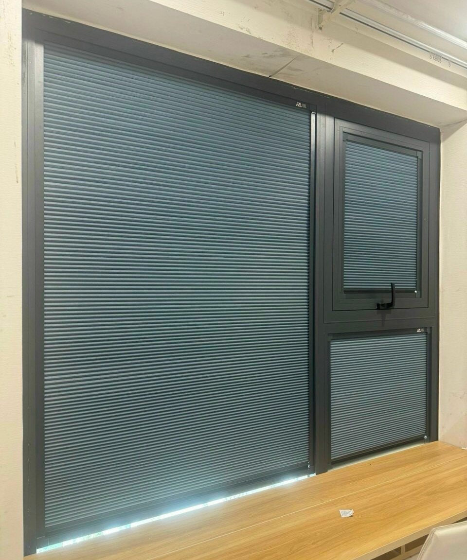 Lắp đặt rèm âm cửa nhôm gọn gàng, hiện đại và bền đẹp