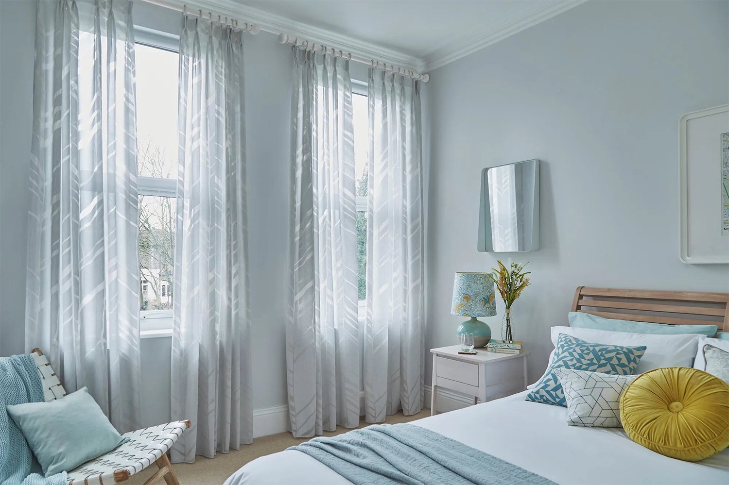 Mẫu màn vải trang trí phòng khách sang trọng hiện đại