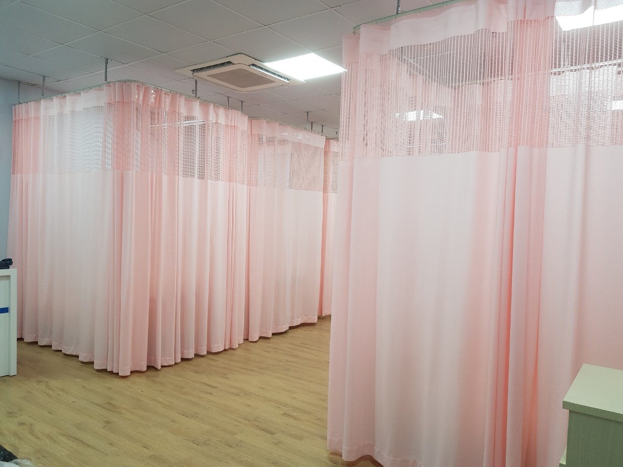 Mẫu rèm chữ U bệnh viện và văn phòng tiện dụng