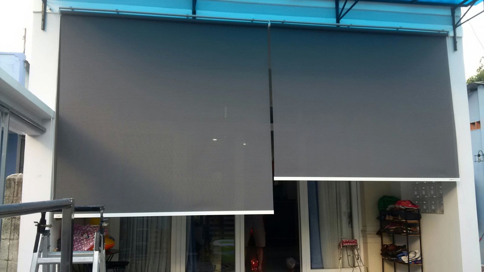 Rèm che cổng ngoài trời chống nắng mưa hiệu quả