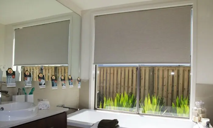 Rèm cuốn nhà vệ sinh chống thấm nước, kín đáo và tiện lợi