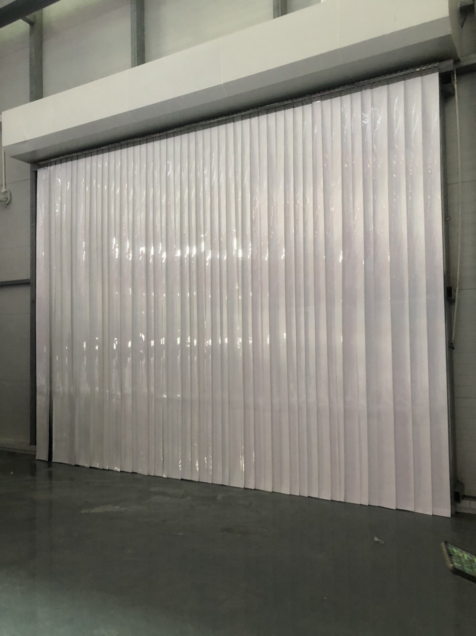 Rèm nhựa đục giúp che chắn và tạo sự riêng tư