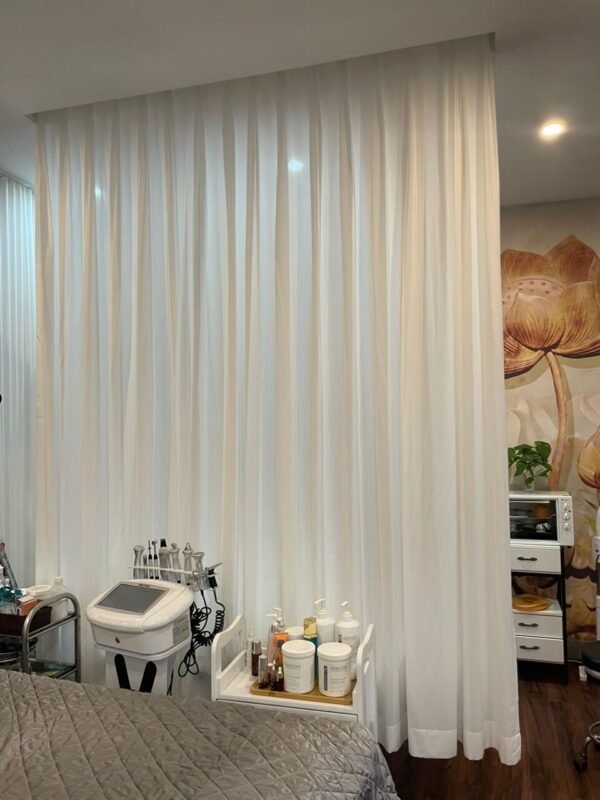 Thiết kế rèm trắng trong cao cấp cho nhà hiện đại