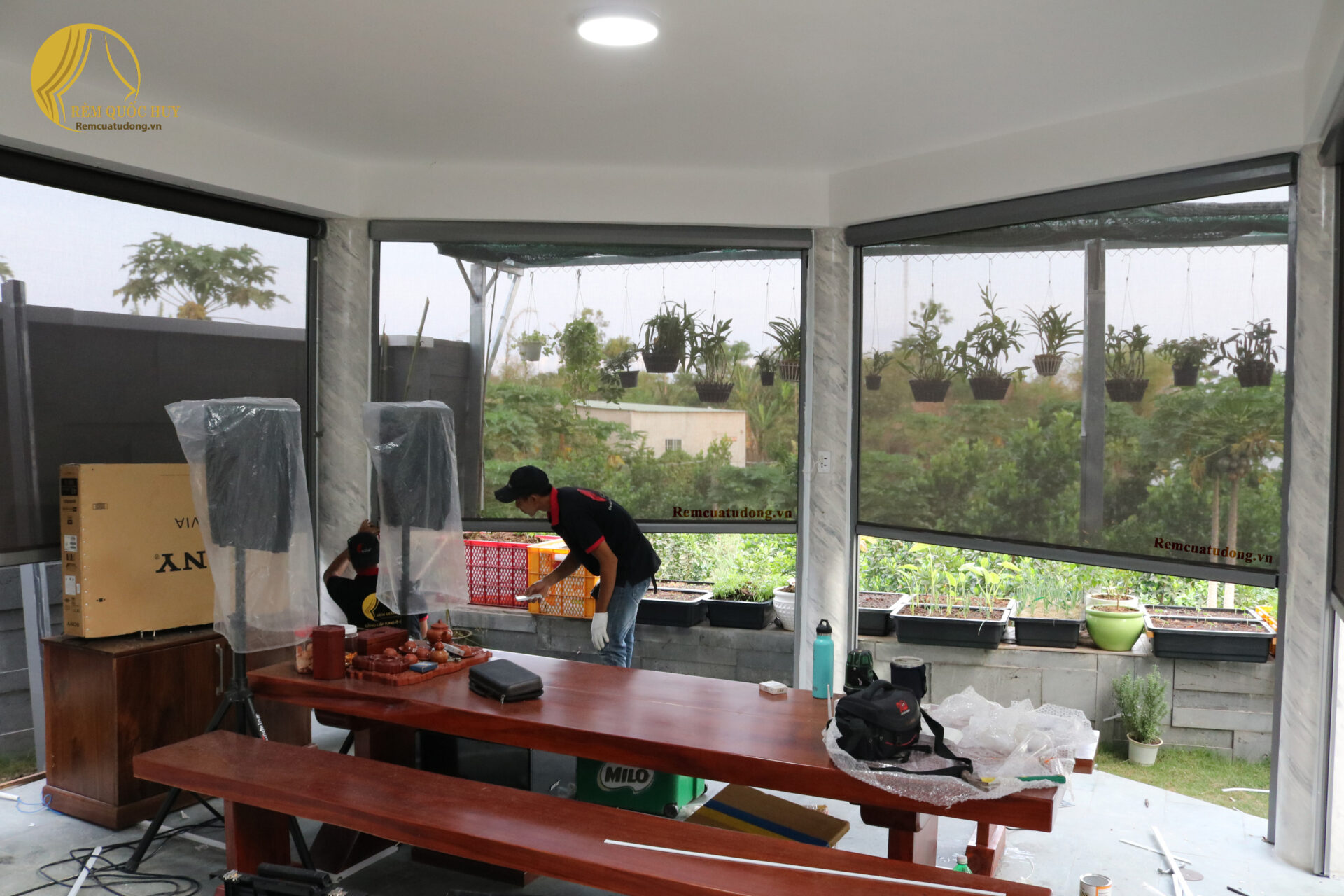 Hệ rèm zip-screen chống gió và côn trùng hiệu quả