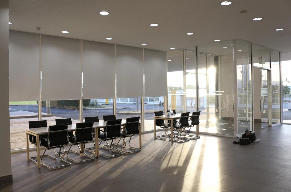 Hướng dẫn chọn rèm cuốn phù hợp với từng loại cửa và không gian