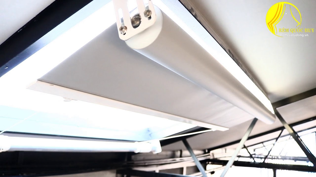 Lắp đặt rèm tự động ngoài trời lắp trần mái chống nắng mưa hiệu quả