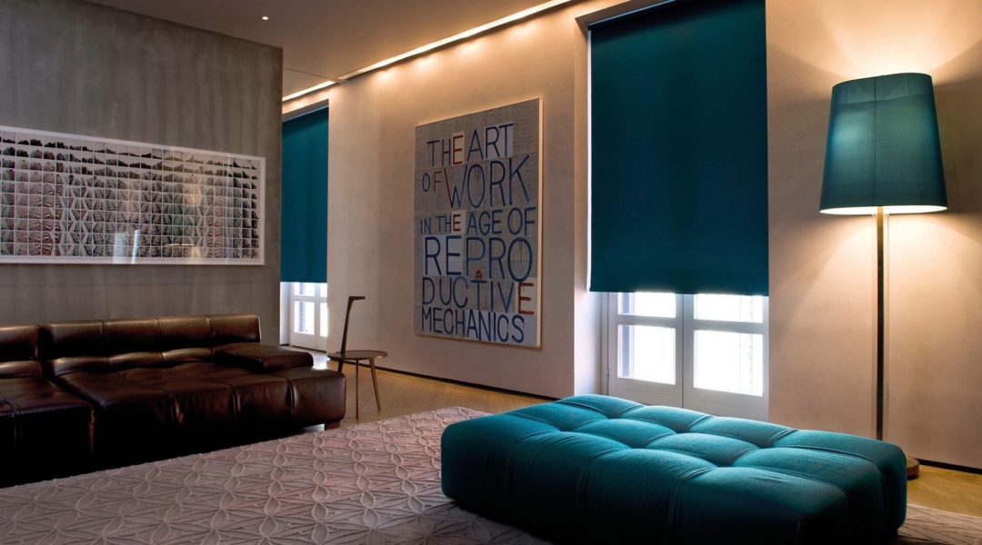 Mẫu rèm cuốn motor sang trọng cho không gian biệt thự