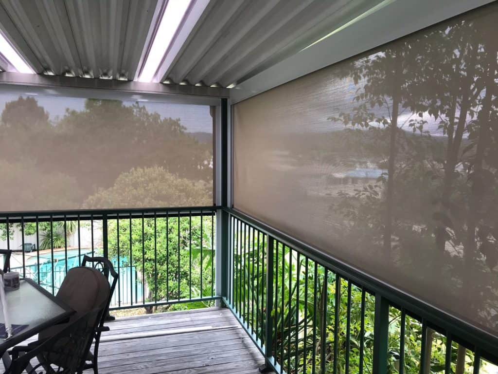 Mẫu rèm điện ngoài trời giá rẻ tự động chống nắng, chống mưa hiệu quả