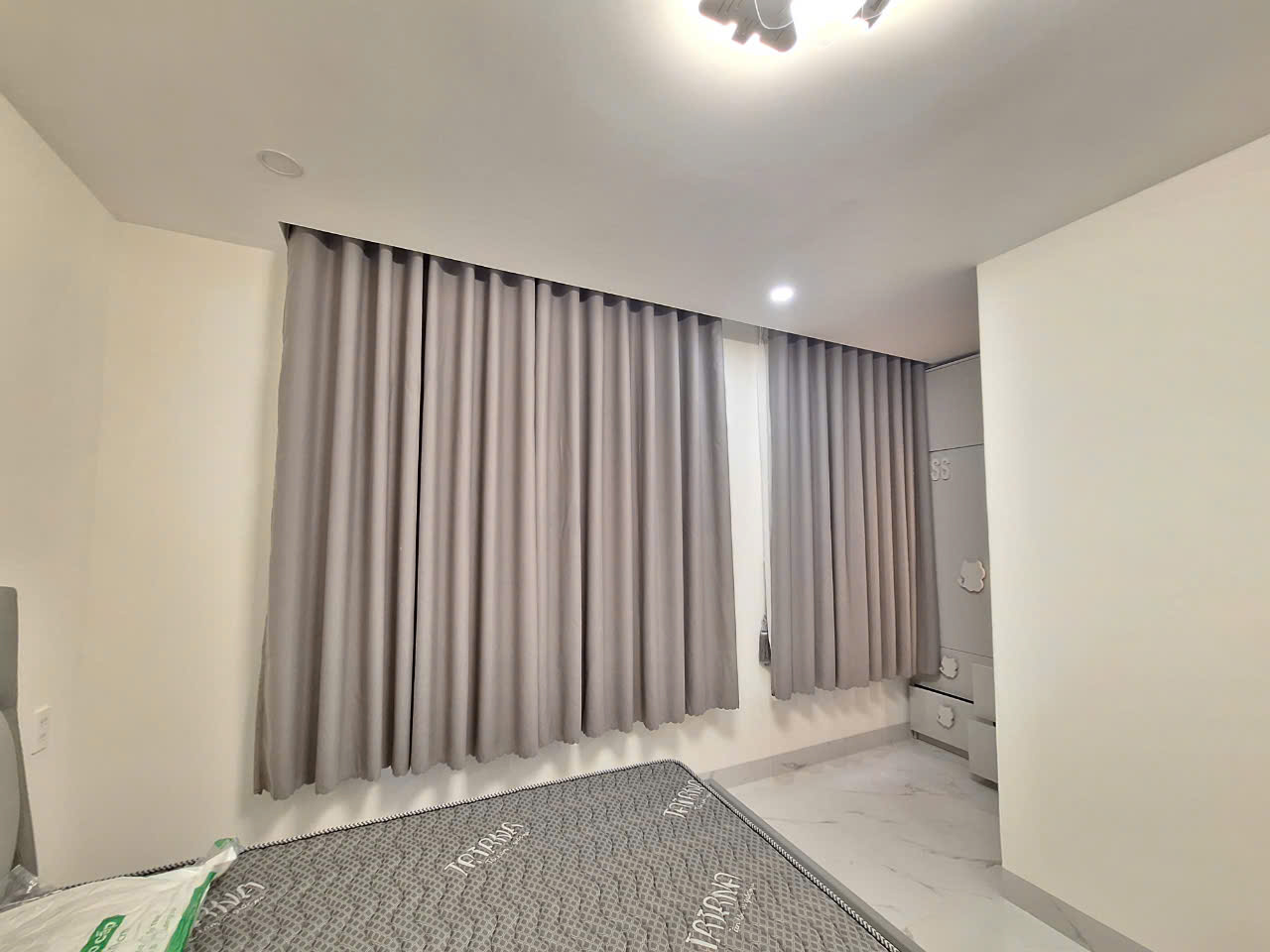 Mẫu rèm lụa cao cấp mềm mại và tinh tế