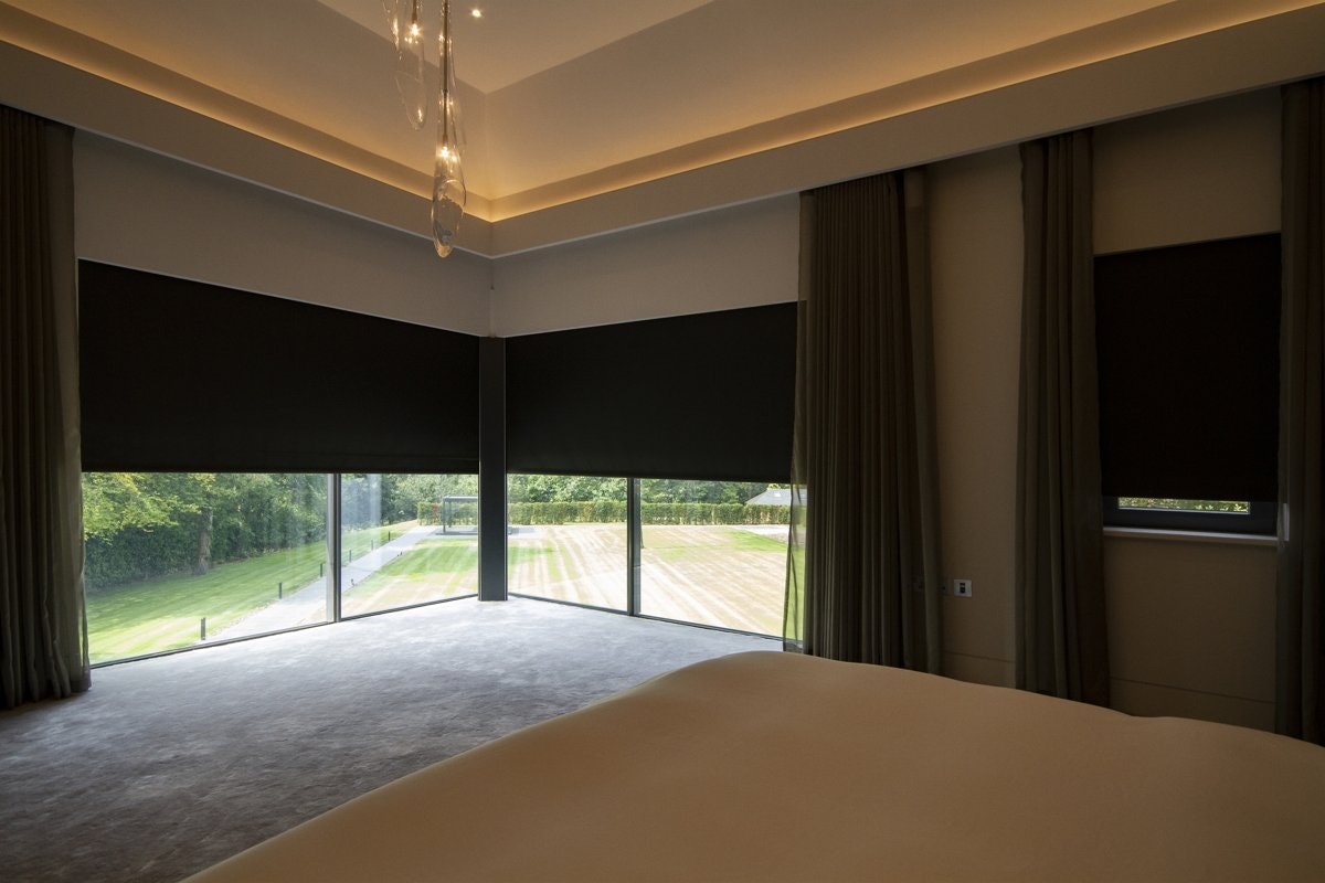 Rèm cuốn tự động thiết kế tinh tế phù hợp biệt thự cao cấp